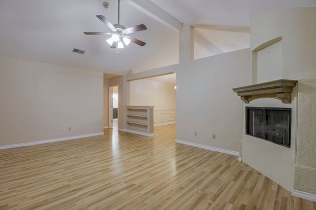 211 Faircrest Drive, Arlington, TX 76018