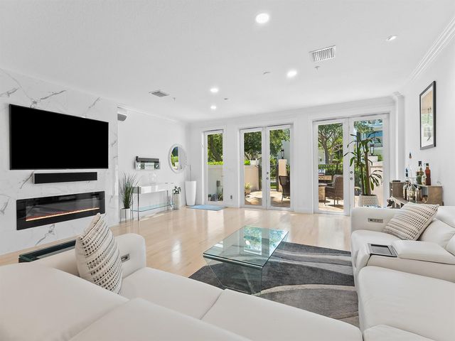 1806 NE 26th Avenue, Fort Lauderdale, FL 33305