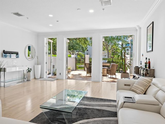 1806 NE 26th Avenue, Fort Lauderdale, FL 33305