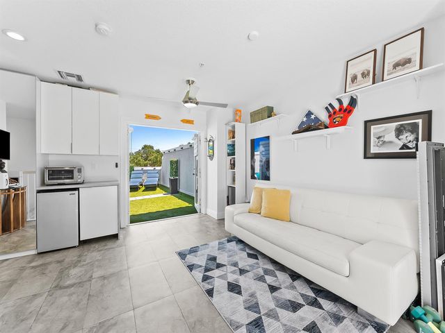 1806 NE 26th Avenue, Fort Lauderdale, FL 33305
