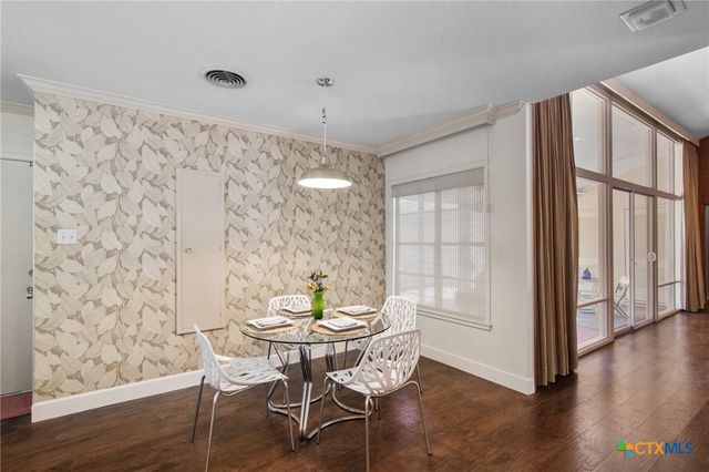 2506 Bon Aire Avenue, Victoria, TX 77901