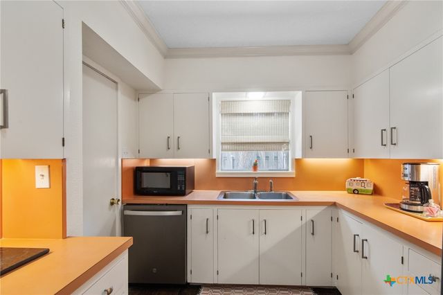 2506 Bon Aire Avenue, Victoria, TX 77901