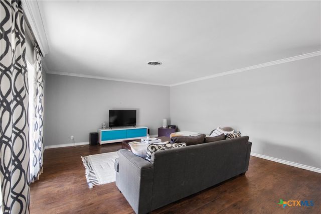 2506 Bon Aire Avenue, Victoria, TX 77901