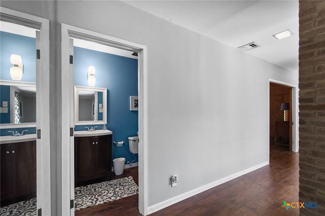 2506 Bon Aire Avenue, Victoria, TX 77901