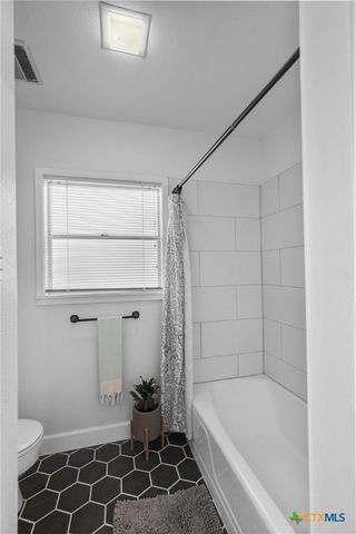 2506 Bon Aire Avenue, Victoria, TX 77901