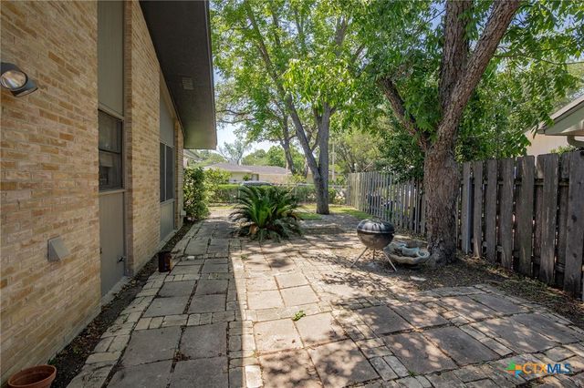 2506 Bon Aire Avenue, Victoria, TX 77901
