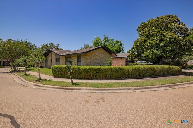 2506 Bon Aire Avenue, Victoria, TX 77901