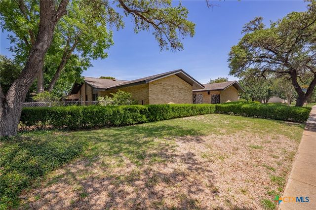 2506 Bon Aire Avenue, Victoria, TX 77901