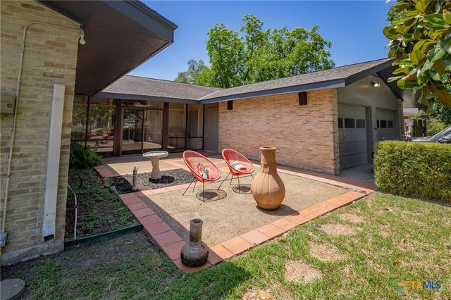 2506 Bon Aire Avenue, Victoria, TX 77901