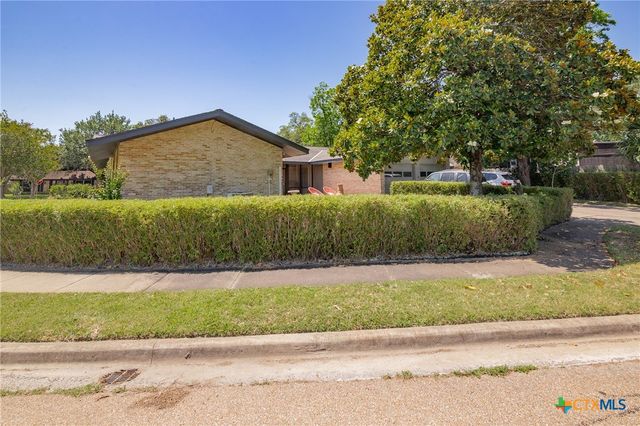 2506 Bon Aire Avenue, Victoria, TX 77901