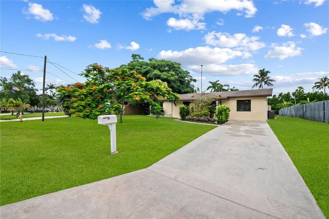 6839 Tradewind Way, Lake Worth, FL 33462