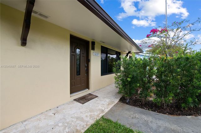 6839 Tradewind Way, Lake Worth, FL 33462