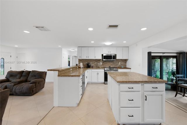 6839 Tradewind Way, Lake Worth, FL 33462