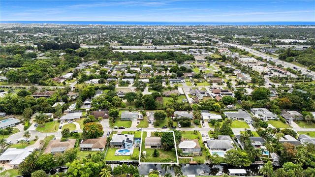 6839 Tradewind Way, Lake Worth, FL 33462
