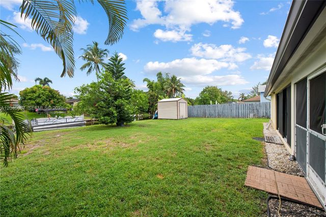 6839 Tradewind Way, Lake Worth, FL 33462
