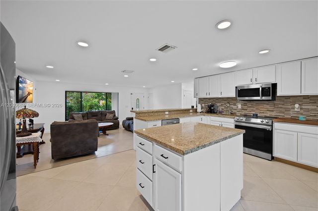 6839 Tradewind Way, Lake Worth, FL 33462