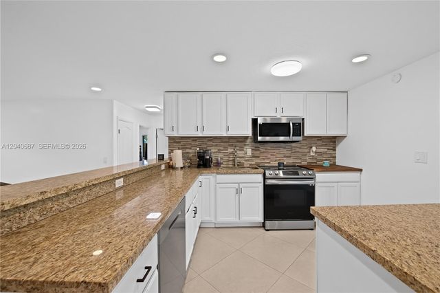 6839 Tradewind Way, Lake Worth, FL 33462