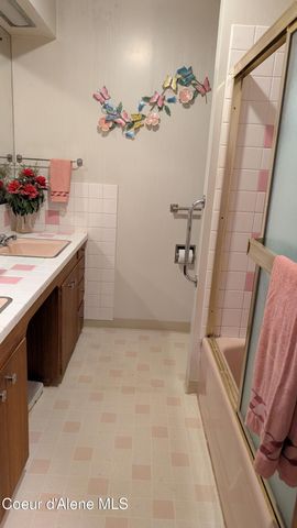 3176 Porthill Loop, Bonners Ferry, ID 83805