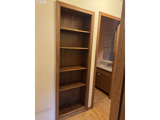 870 Sw 12TH St, Bandon, OR 97411