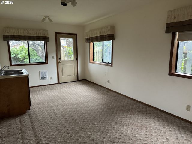 870 Sw 12TH St, Bandon, OR 97411