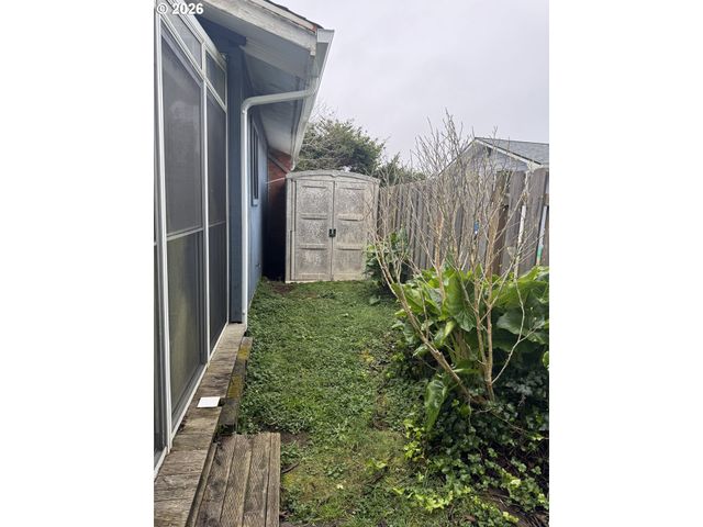 870 Sw 12TH St, Bandon, OR 97411