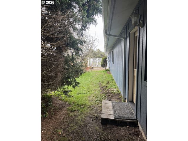 870 Sw 12TH St, Bandon, OR 97411