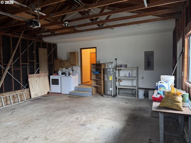 870 Sw 12TH St, Bandon, OR 97411