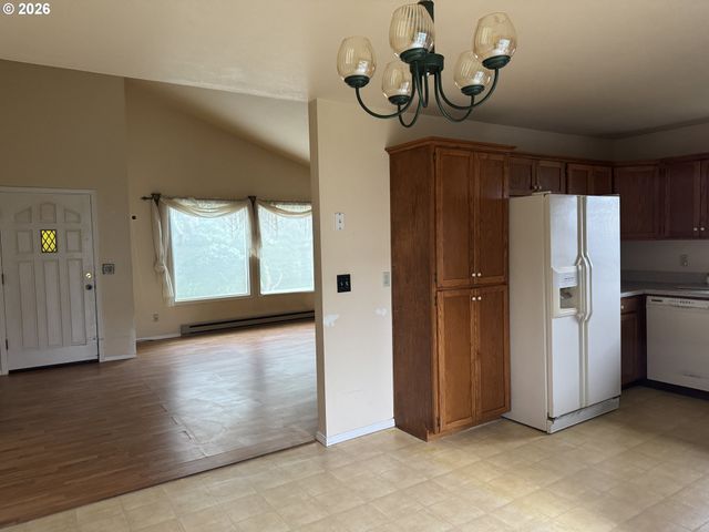 870 Sw 12TH St, Bandon, OR 97411