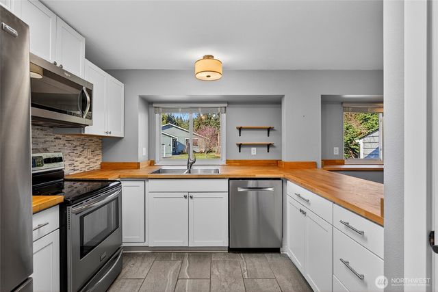 523 Kloshe Way, La Conner, WA 98257