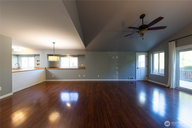 523 Kloshe Way, La Conner, WA 98257