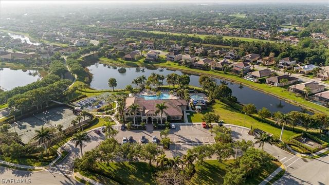 6553 Monterey PT 204, Naples, FL 34105