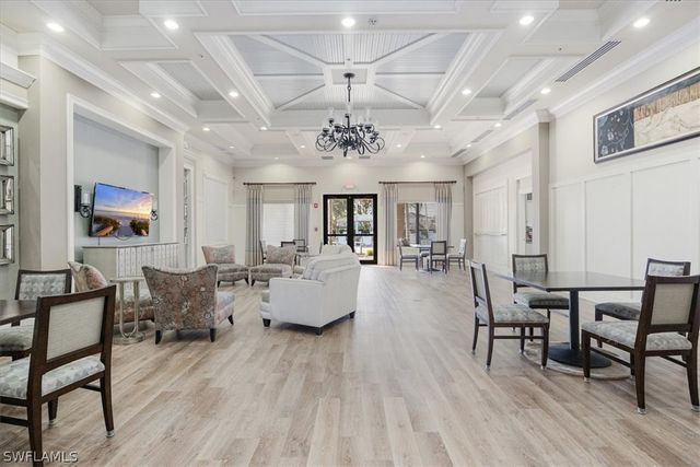 6553 Monterey PT 204, Naples, FL 34105