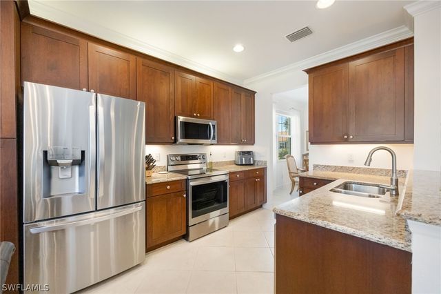 6553 Monterey PT 204, Naples, FL 34105