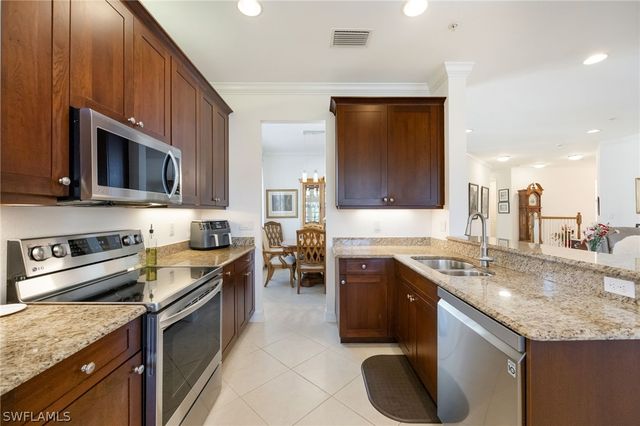 6553 Monterey PT 204, Naples, FL 34105