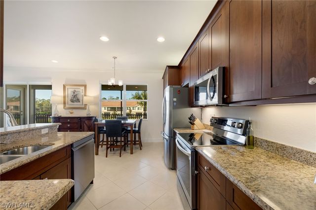 6553 Monterey PT 204, Naples, FL 34105