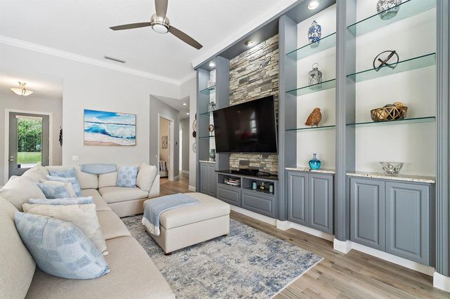 102 Euphrates Circle, Palm Beach Gardens, FL 33410