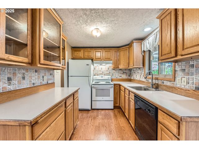 863 Ne Fleming Ave B-10, Gresham, OR 97030