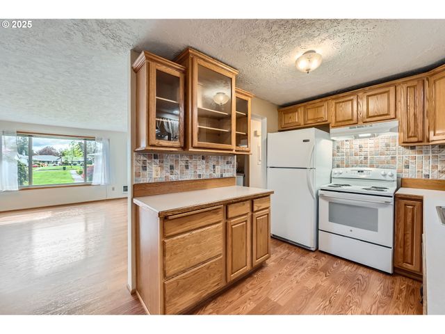 863 Ne Fleming Ave B-10, Gresham, OR 97030
