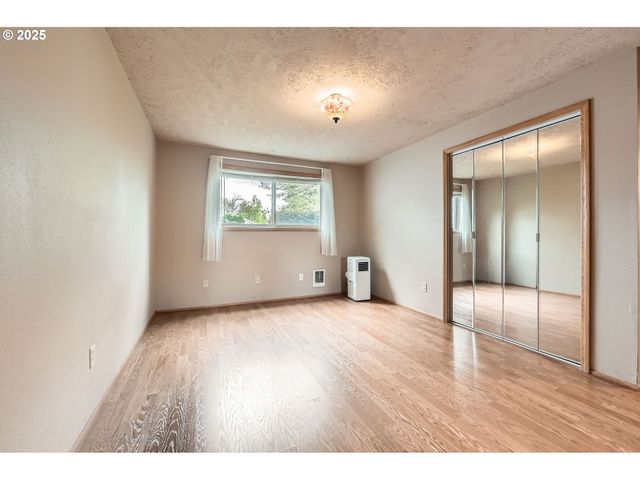 863 Ne Fleming Ave B-10, Gresham, OR 97030