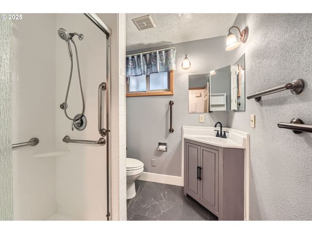863 Ne Fleming Ave B-10, Gresham, OR 97030