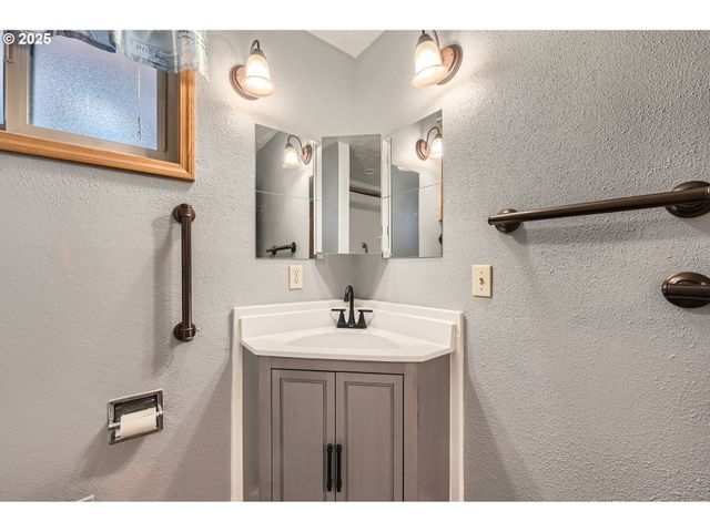863 Ne Fleming Ave B-10, Gresham, OR 97030