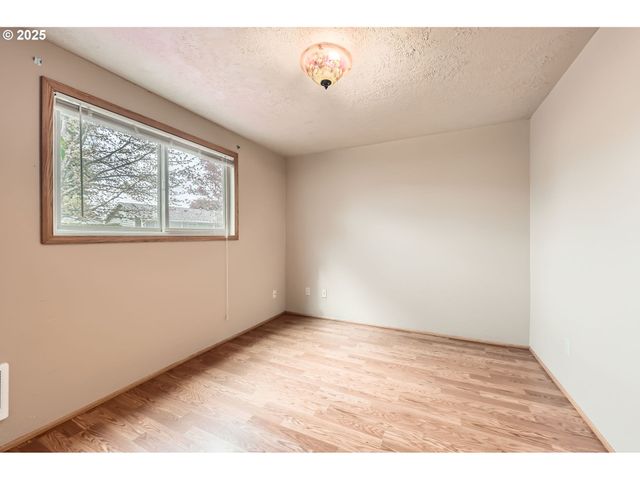 863 Ne Fleming Ave B-10, Gresham, OR 97030