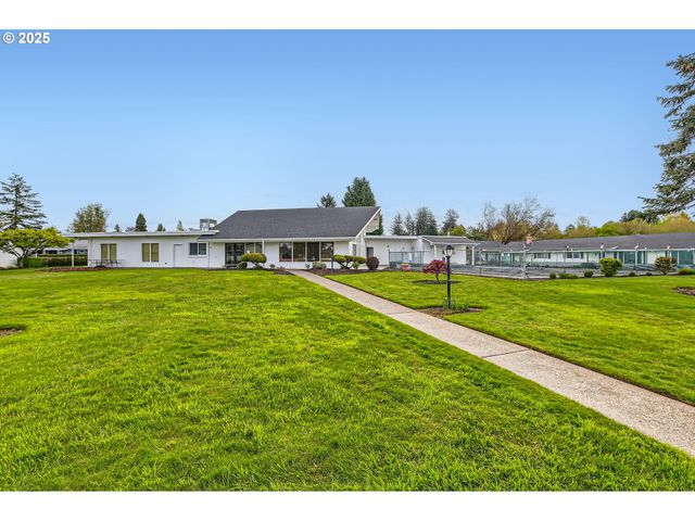 863 Ne Fleming Ave B-10, Gresham, OR 97030