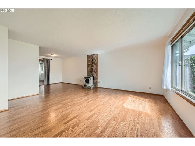 863 Ne Fleming Ave B-10, Gresham, OR 97030