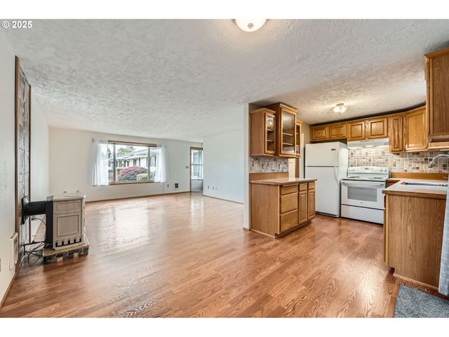 863 Ne Fleming Ave B-10, Gresham, OR 97030