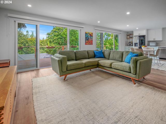 818 ASH St, Lake Oswego, OR 97034