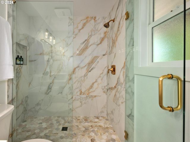 818 ASH St, Lake Oswego, OR 97034