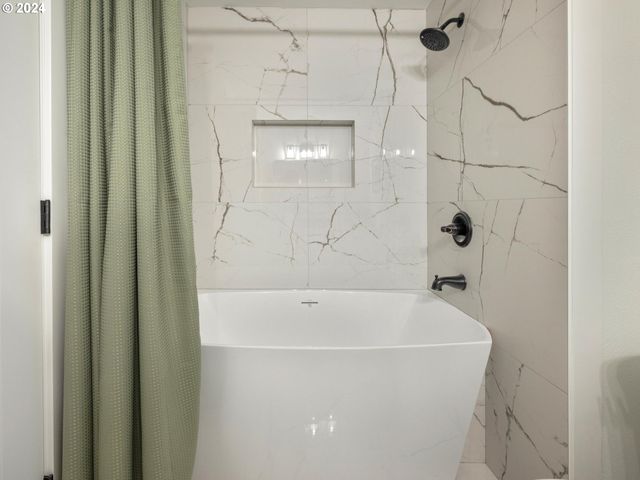 818 ASH St, Lake Oswego, OR 97034