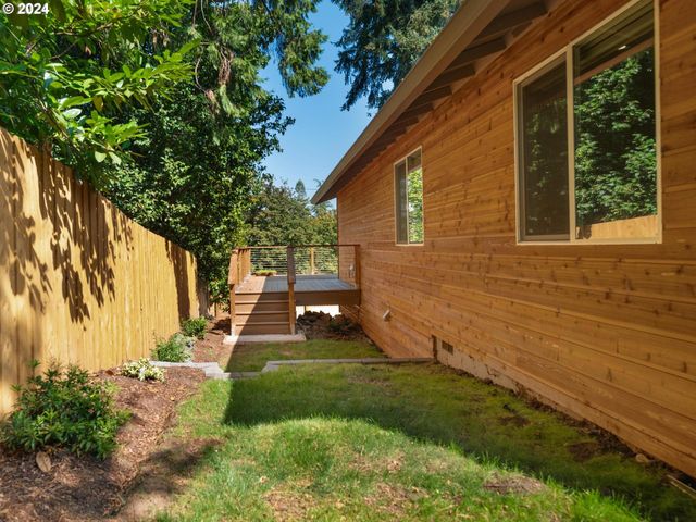 818 ASH St, Lake Oswego, OR 97034
