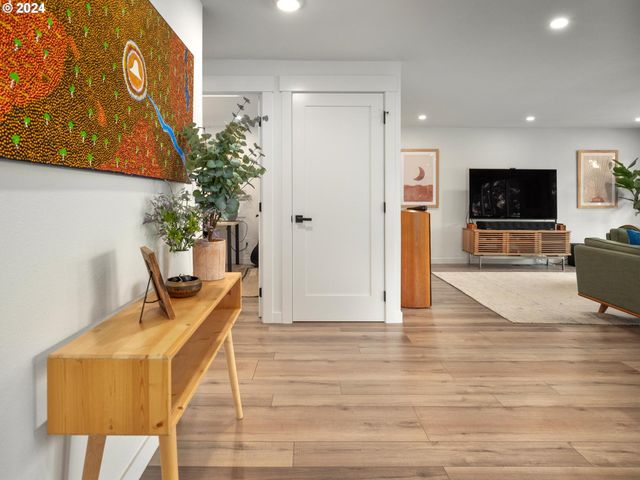 818 ASH St, Lake Oswego, OR 97034